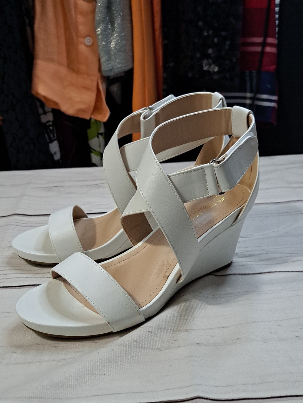 Dream Pairs White Crisscross Ankle Strap Wedge Sandals Size 8.5